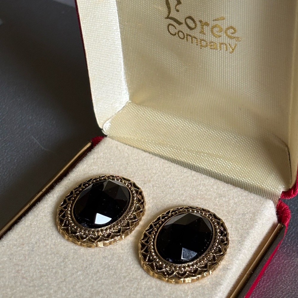 NWT Loree Black Oval Stone And Gold Earrings
